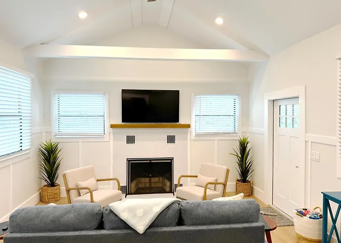 Mid-century 1bd House - Gear - 5min Walk To Holiday home Clearwater Beach