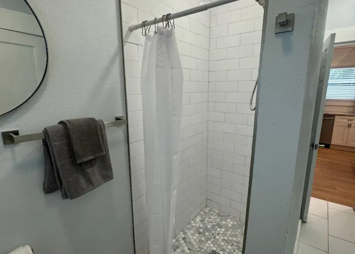 Mid-century 1bd House - Gear - 5min Walk To Holiday home Clearwater Beach